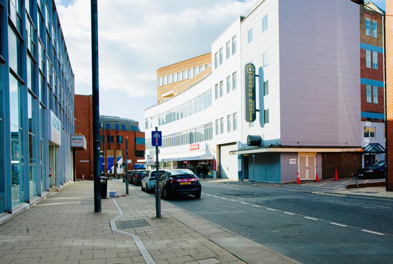 Spacious Urban City Apartment Doncaster Exterior photo